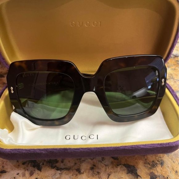NEW IN BOX $565- Gucci Oversized Square Tortoise Sunglasses & Original Case